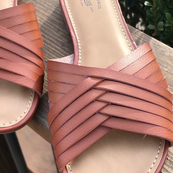 NWOT - G. H. Bass Sandals. - Picture 5 of 5